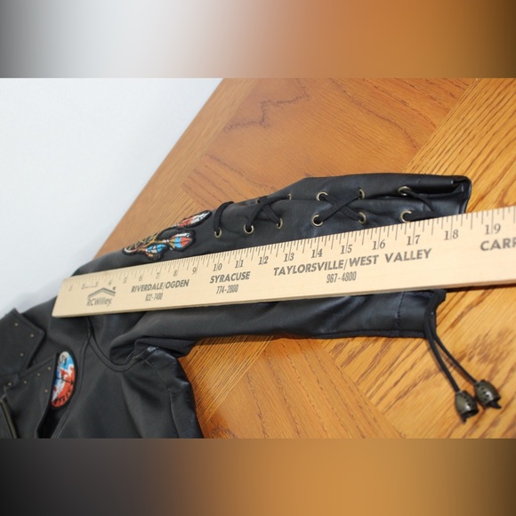 Torrid Insiders Collection Patch Moto Jacket Faux Leather Sz 0 (12/L) - Picture 8 of 9